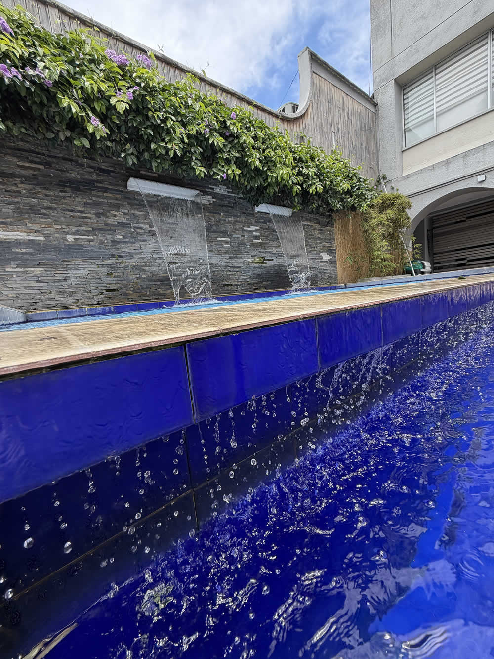 Hotel con piscina en Cartago